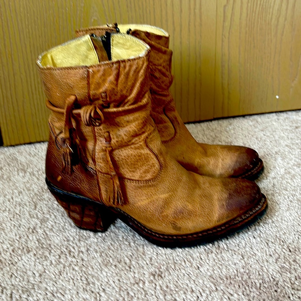 Justin Tan Rustico Leather Tassels Vintage Look Distressed Style MSL101 Size 6.5